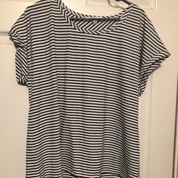 STRIPED BLACK AND WHITE TOP - Picture 2 of 3